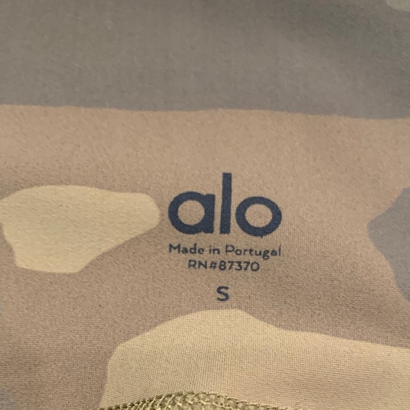 Alo ladies High-Waist Leggings - Gray Camo small - Picture 2 of 4